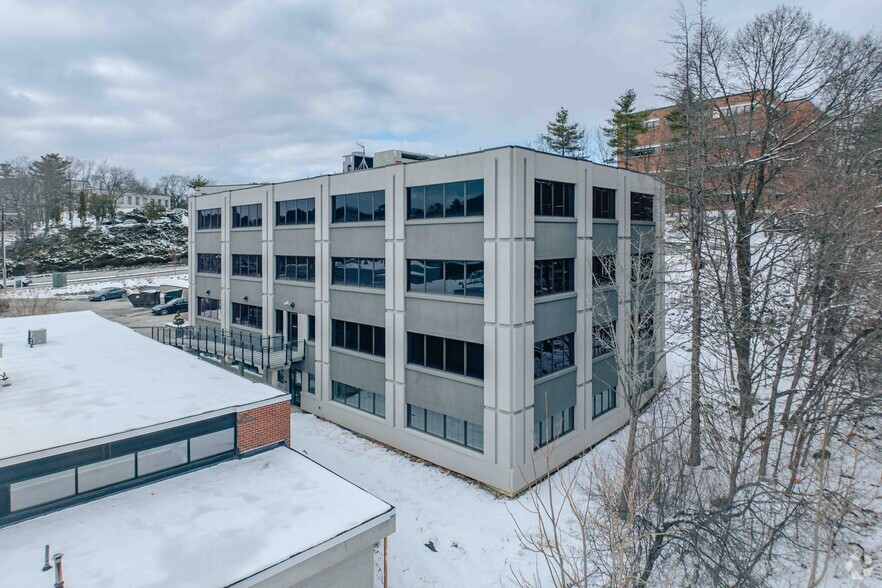 235 Bear Hill Rd, Waltham, MA en venta - Foto del edificio - Imagen 2 de 5