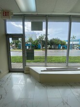 16978-16990 NE 19th Ave, North Miami Beach, FL en alquiler Foto del interior- Imagen 2 de 10