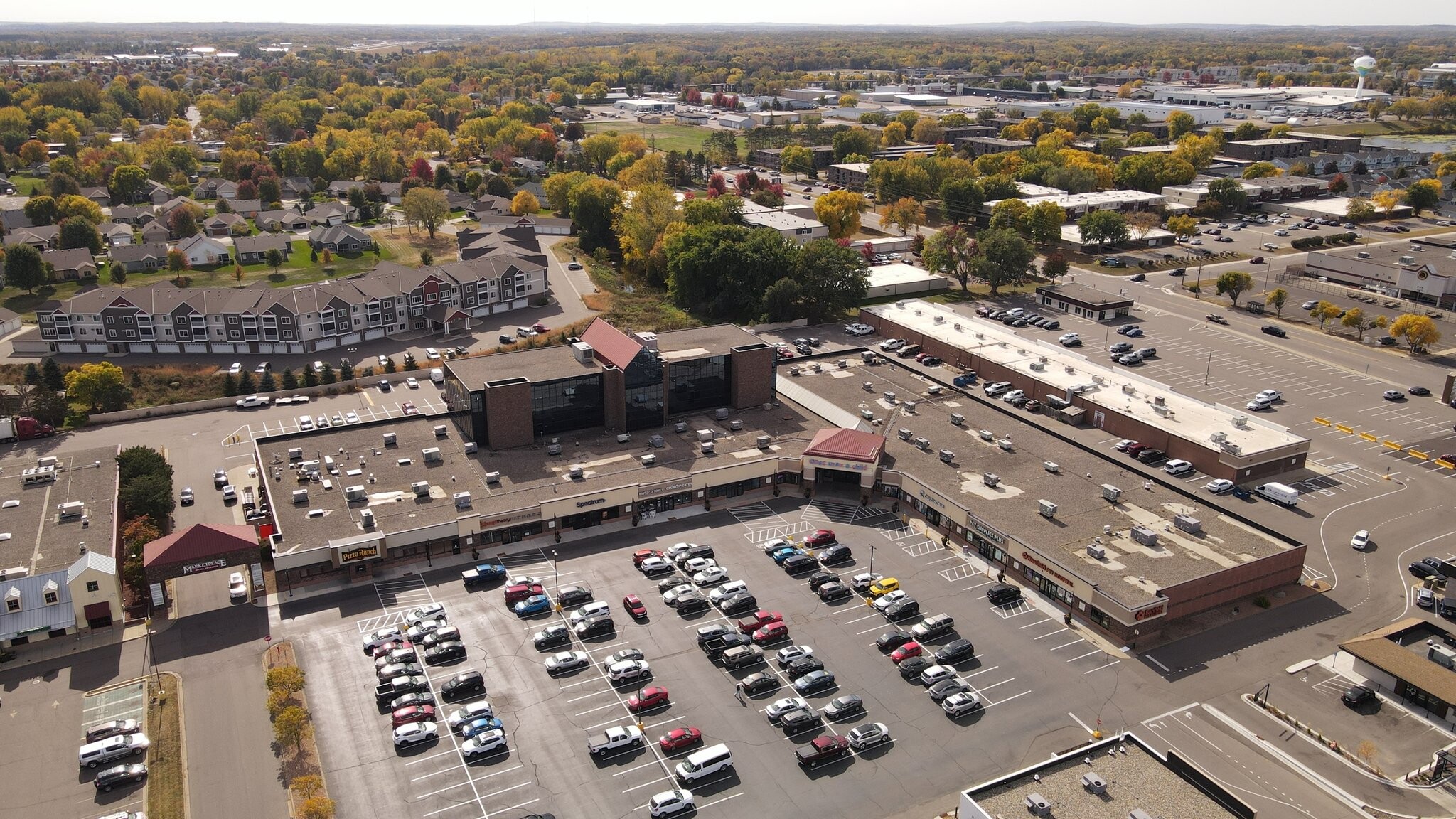 110 2nd St S, Saint Cloud, MN en alquiler Foto del edificio- Imagen 1 de 11