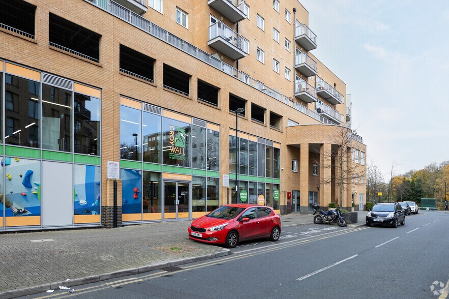 11-19 Whitestone Way, Croydon en venta - Foto del edificio - Imagen 3 de 3