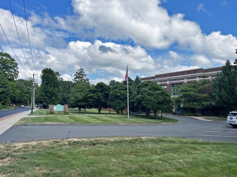 146 Hartford Rd, Manchester, CT en alquiler - Foto del edificio - Imagen 2 de 25