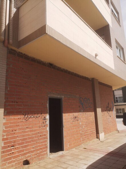 Calle de Antonio Gamoneda con Calle Dante, 1, León, León en venta - Foto del edificio - Imagen 3 de 7