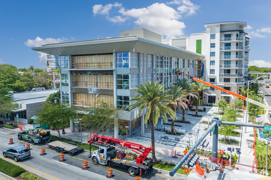 2335 E Atlantic Blvd, Pompano Beach, FL en alquiler - Foto del edificio - Imagen 1 de 19