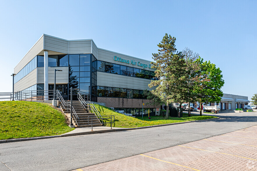 140 Thad Johnson, Ottawa, ON en alquiler - Foto del edificio - Imagen 3 de 3