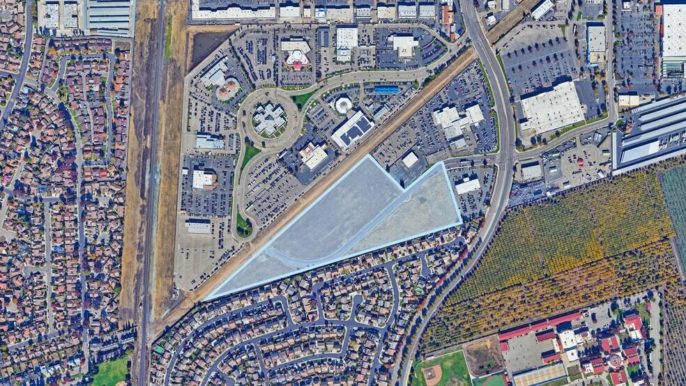 Valley Oak Residences | 193 Units cartera de 3 inmuebles en venta en LoopNet.es - Foto del edificio - Imagen 2 de 5