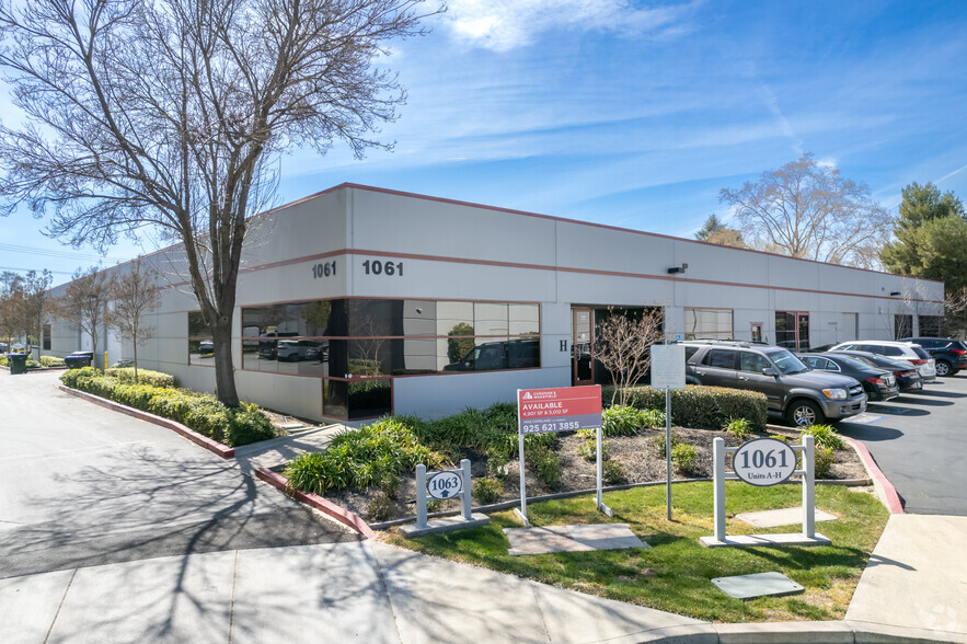 1061 Serpentine Ln, Pleasanton, CA en venta - Foto del edificio - Imagen 3 de 5