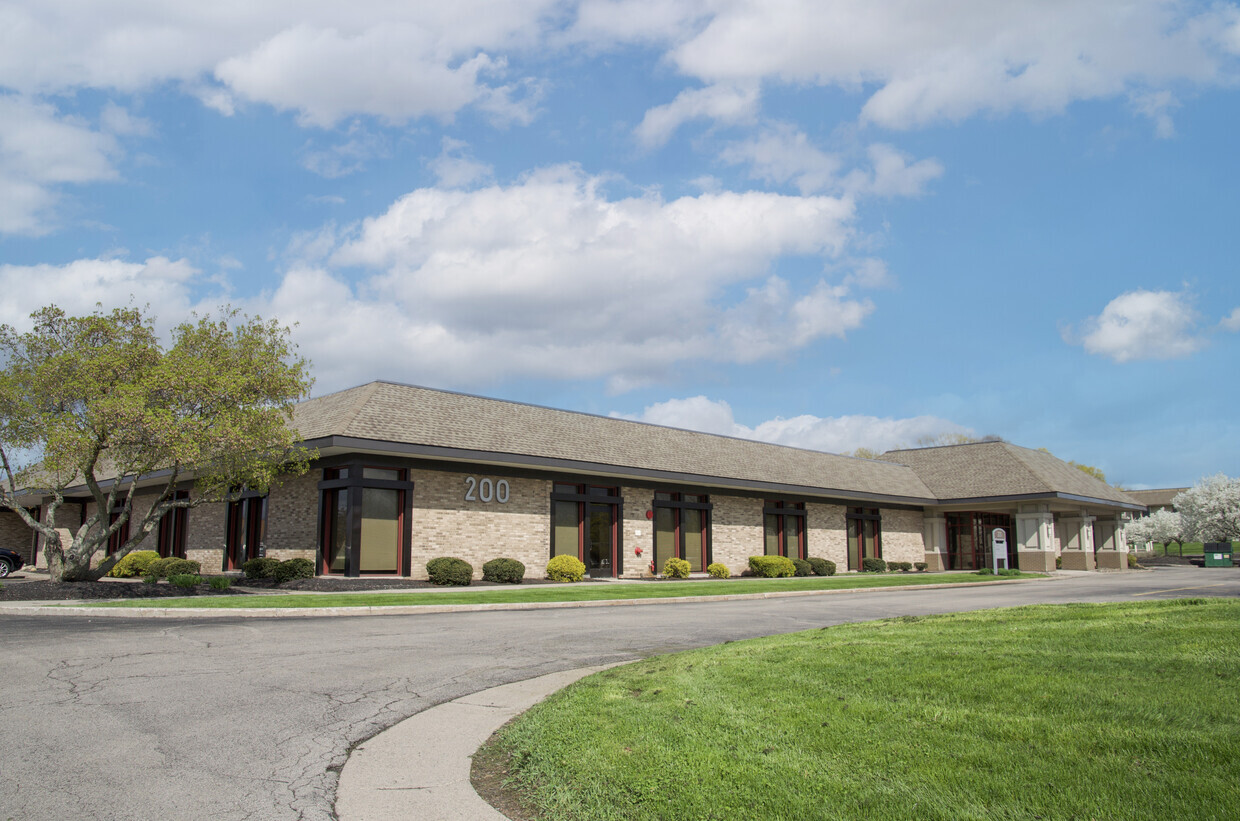 250 Cross Keys Office Park, Fairport, NY en alquiler Foto del edificio- Imagen 1 de 24