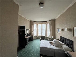 Más detalles de South Cres, Llandrindod Wells - Hoteles y hospedaje en venta