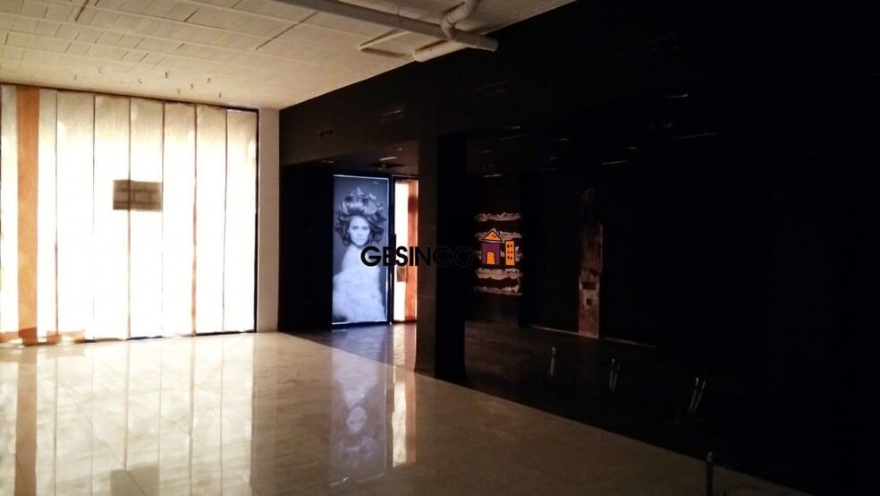 Plaça Poeta Vicent Andrés Estellés, 11, Ontinyent, Valencia en venta - Foto del edificio - Imagen 2 de 6