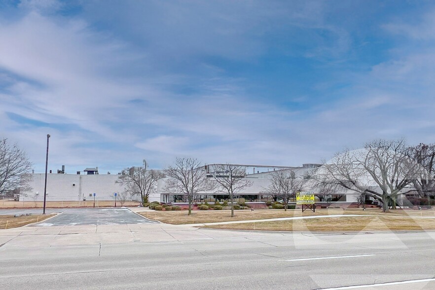 31440 Stephenson Hwy, Madison Heights, MI en venta - Foto del edificio - Imagen 1 de 3