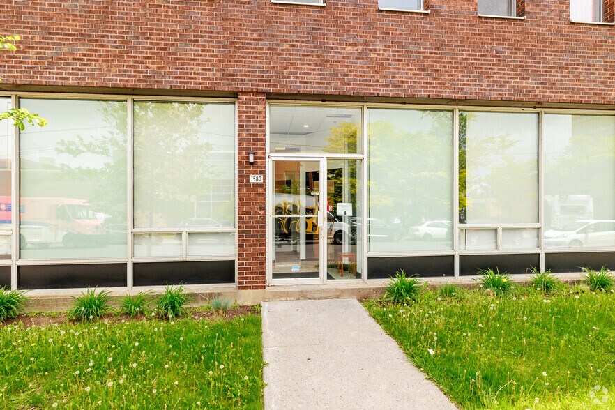 1550-1590 Rue Chabanel O, Montréal, QC en alquiler - Foto del edificio - Imagen 2 de 3