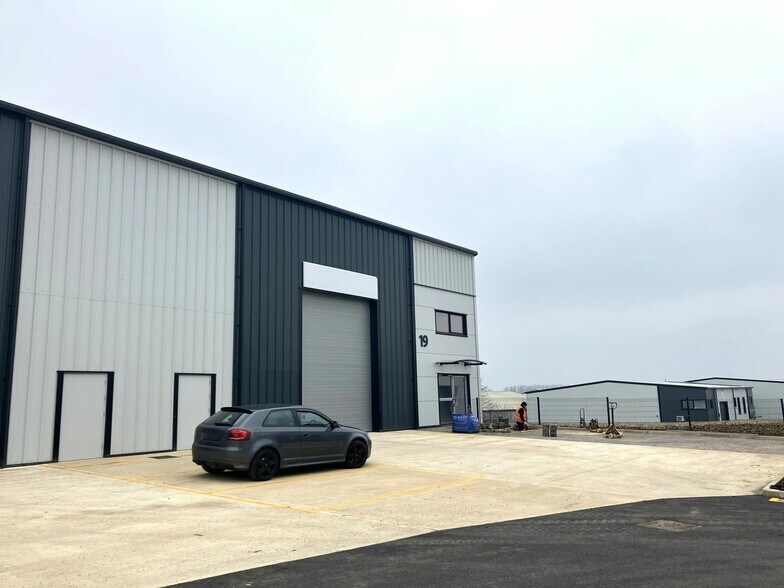 Witham Court, Yaxley en venta - Foto del edificio - Imagen 2 de 8