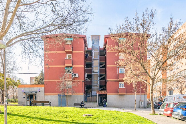 Más detalles de Calle de los Riojanos, 10, Madrid - Edificio residencial​ en venta