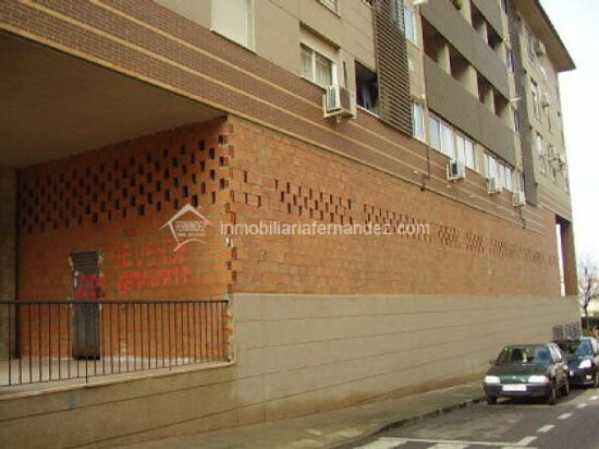 Local en Cáceres en venta - Foto del edificio - Imagen 2 de 5