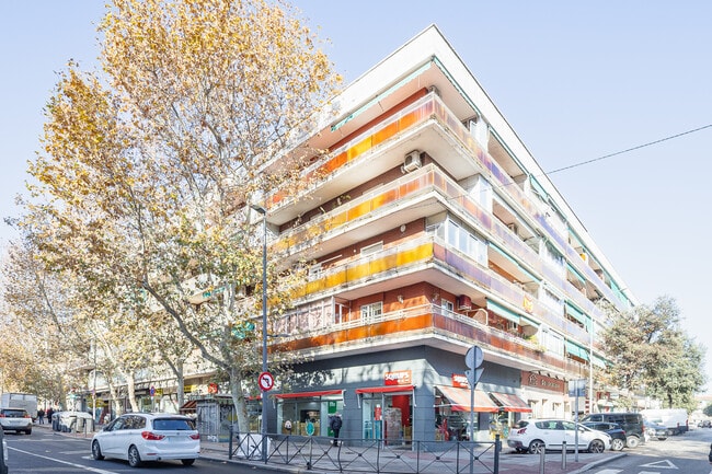 Más detalles de Calle Villardondiego, 39, Madrid - Local en alquiler