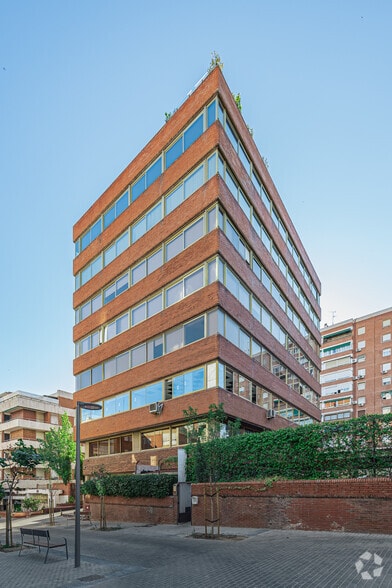 Avenida de Alberto Alcocer, 24, Madrid, Madrid en alquiler - Foto del edificio - Imagen 2 de 2