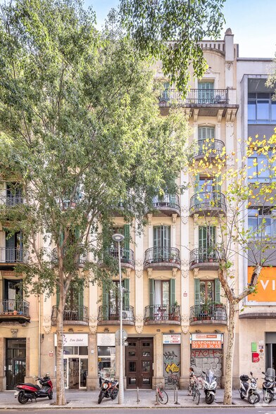 Edificio residencial en Barcelona, Barcelona en venta - Foto principal - Imagen 1 de 2