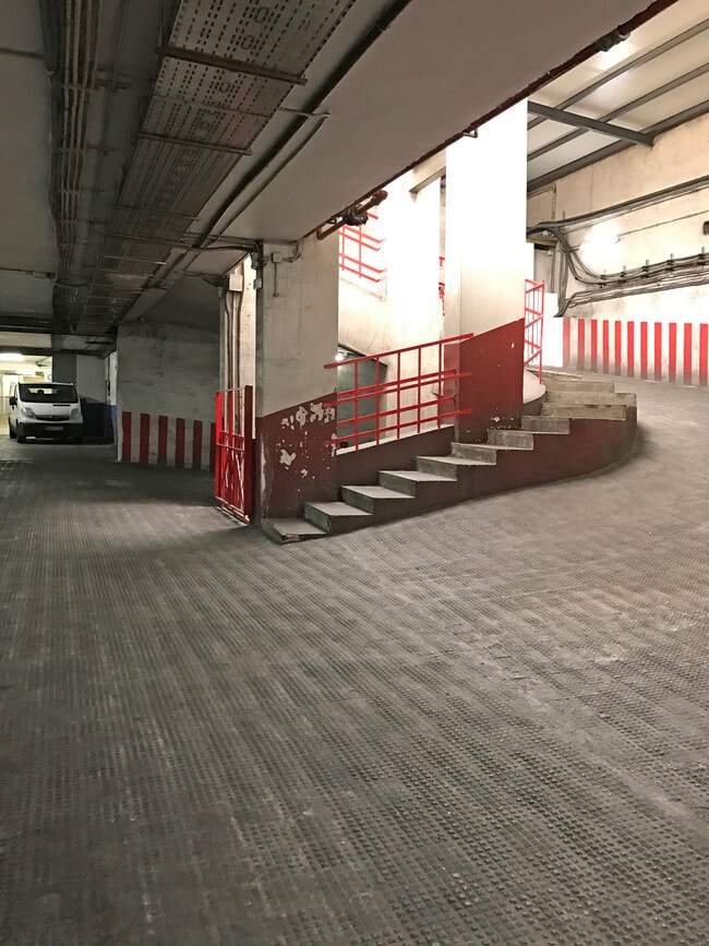 Más detalles de Calle de San Romualdo, 26, Madrid - Nave en venta