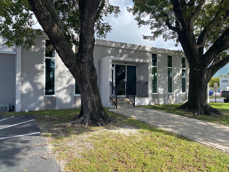 701 NW 57th Pl, Fort Lauderdale, FL en alquiler - Foto del edificio - Imagen 1 de 21