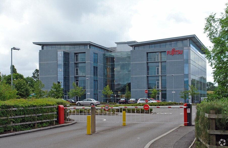 Willoughby Rd, Bracknell en venta - Foto del edificio - Imagen 3 de 4