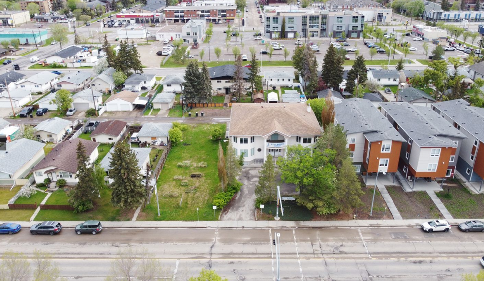 16102 100 Av NW, Edmonton, AB en venta - Foto principal - Imagen 1 de 11