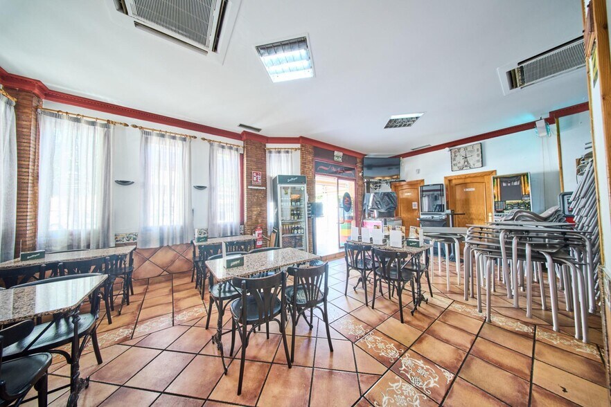 Local en Pinos Puente, Granada en venta - Foto del edificio - Imagen 3 de 30