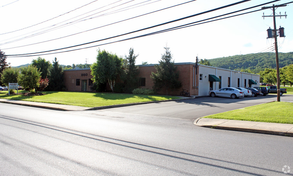 860 Broad St, Emmaus, PA en alquiler - Foto del edificio - Imagen 3 de 25