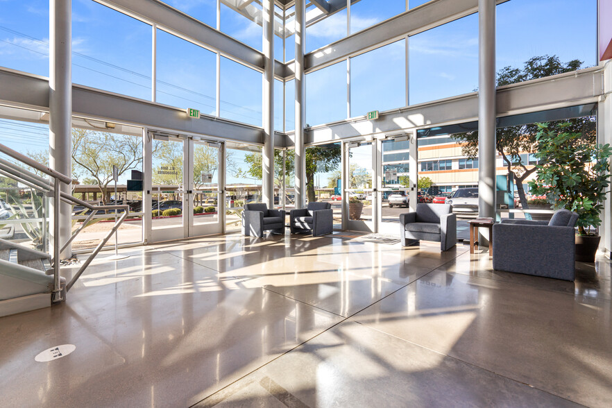 2225 W Whispering Wind Dr, Phoenix, AZ en venta - Foto del edificio - Imagen 3 de 10