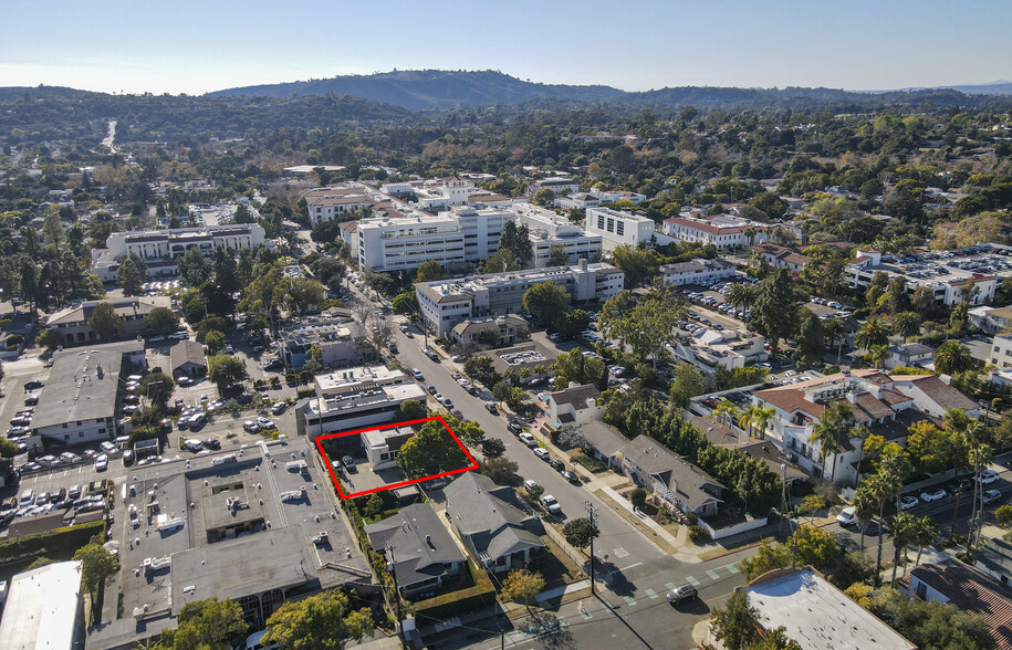 215 W Pueblo St, Santa Barbara, CA en venta - Foto del edificio - Imagen 2 de 7