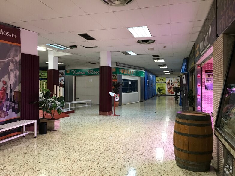 Galería de Alimentación Reina Mercedes, Pozuelo de Alarcón, Madrid en venta - Foto del edificio - Imagen 2 de 5