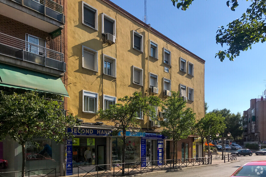 Avenida Rafaela Ibarra, 1, Madrid, Madrid en venta - Foto del edificio - Imagen 2 de 2