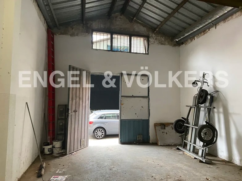 Nave en L'Hospitalet de Llobregat, Barcelona en venta - Foto del edificio - Imagen 2 de 6