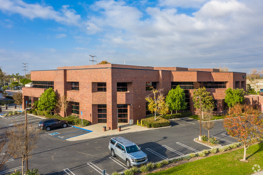 72 Corporate Park, Irvine, CA en venta - Foto del edificio - Imagen 2 de 5