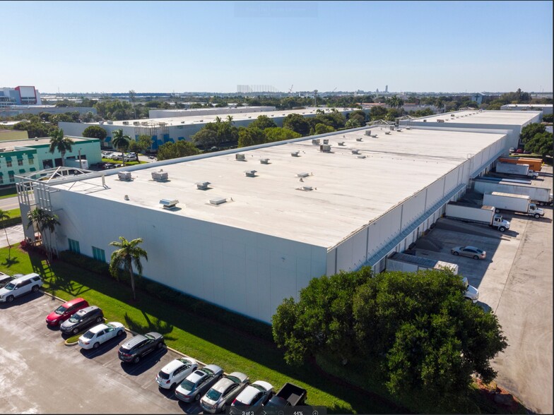 10913 NW 30th St, Miami, FL en alquiler - Foto del edificio - Imagen 3 de 3