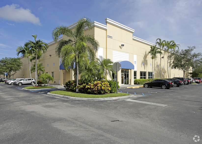 6000 NW 97th Ave, Doral, FL en alquiler - Foto principal - Imagen 1 de 6