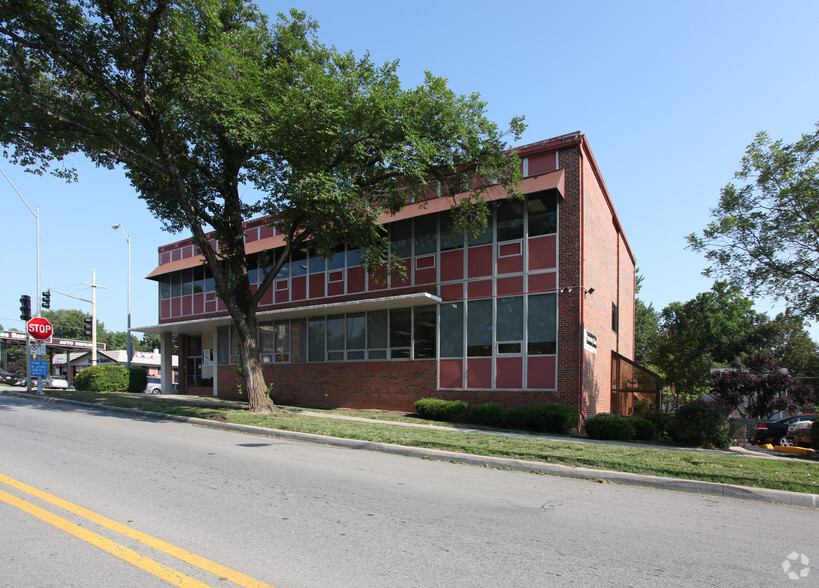 2 E Gregory Blvd, Kansas City, MO en alquiler - Foto del edificio - Imagen 2 de 10