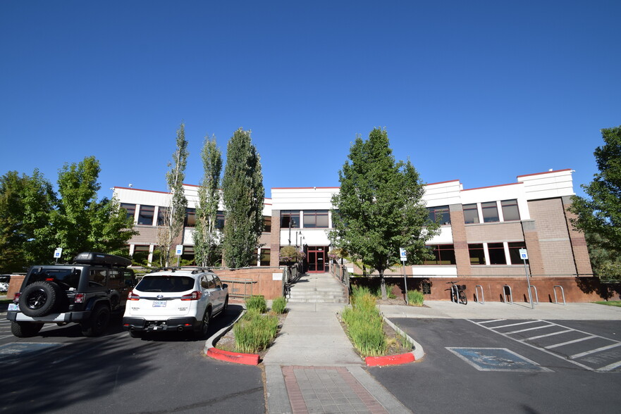 929 SW Simpson Ave, Bend, OR en alquiler - Foto del edificio - Imagen 1 de 37