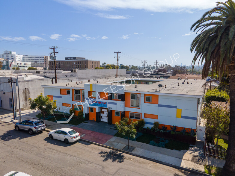 210 E 29th St, Long Beach, CA en venta - Foto del edificio - Imagen 1 de 17