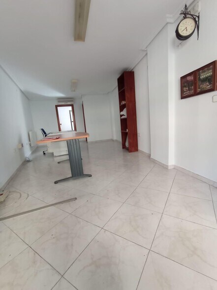 Local en Cáceres en venta - Foto del edificio - Imagen 3 de 12