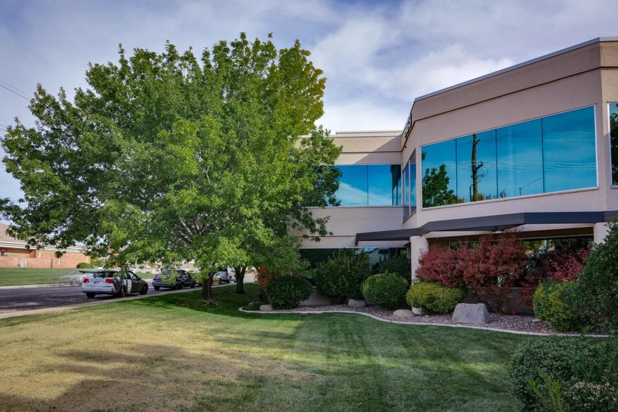 923 S River Rd, Saint George, UT en alquiler - Foto del edificio - Imagen 2 de 15