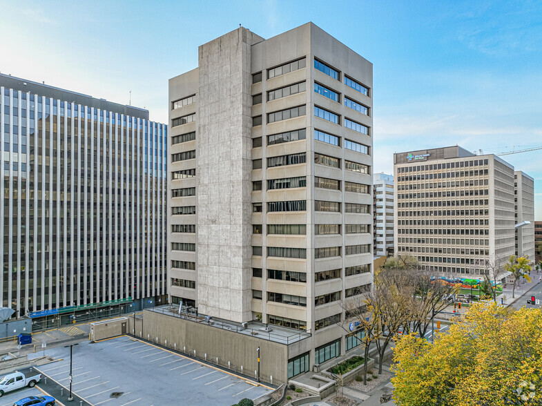 10707 100th Ave NW, Edmonton, AB en alquiler - Foto del edificio - Imagen 2 de 3