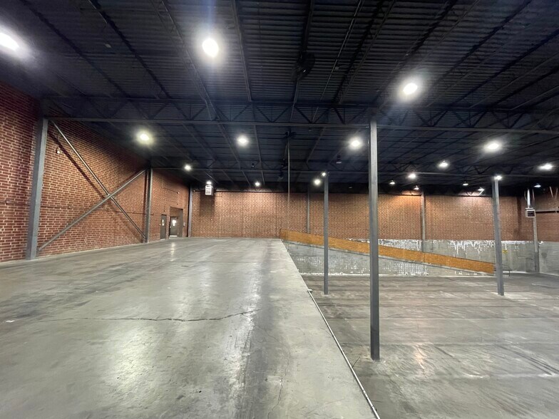 1920 W Green Dr, High Point, NC en venta - Foto del interior - Imagen 2 de 28