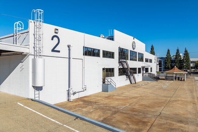 Más detalles de 8200-8250 Ferguson Ave, Sacramento, CA - Oficina, nave en alquiler