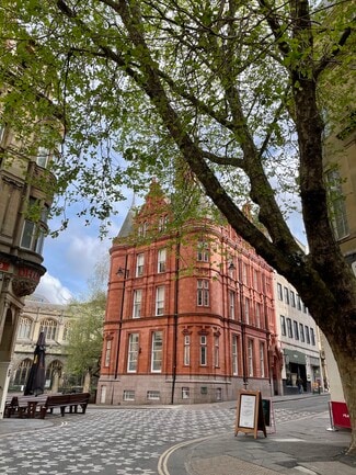 Más detalles de 17-19 Clare St, Bristol - Oficina en alquiler