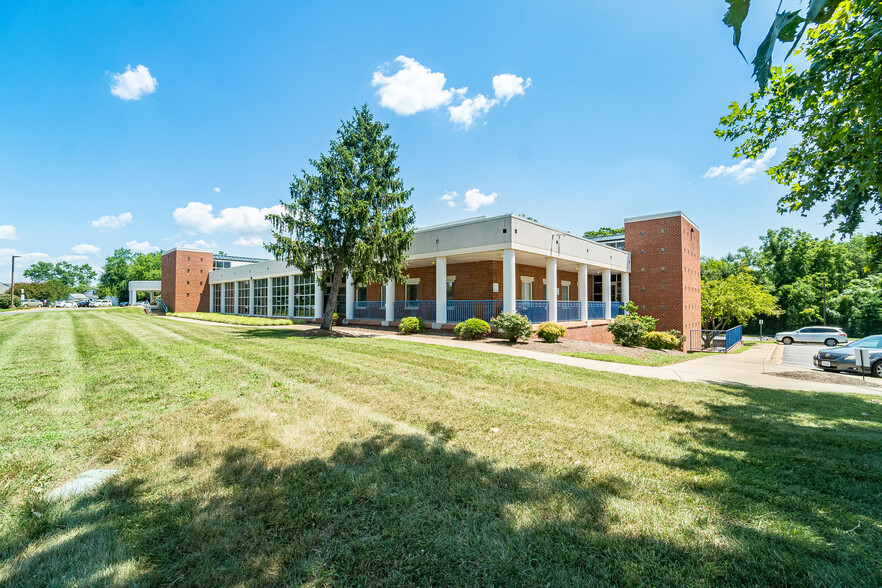 1701 Fall Hill Ave, Fredericksburg, VA en alquiler - Foto del edificio - Imagen 1 de 15