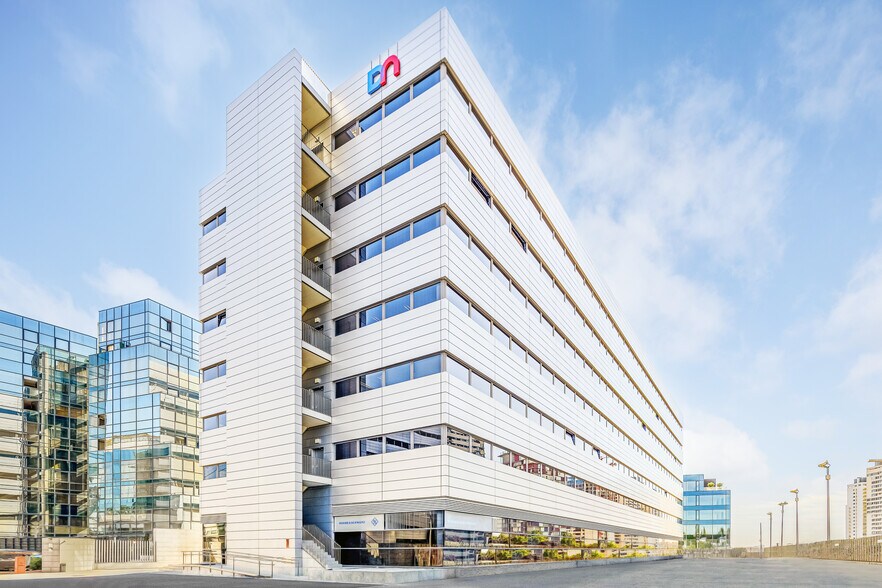 Avenida Manoteras, 4-6, Madrid, Madrid en alquiler - Vídeo de anuncio comercial - Imagen 2 de 22