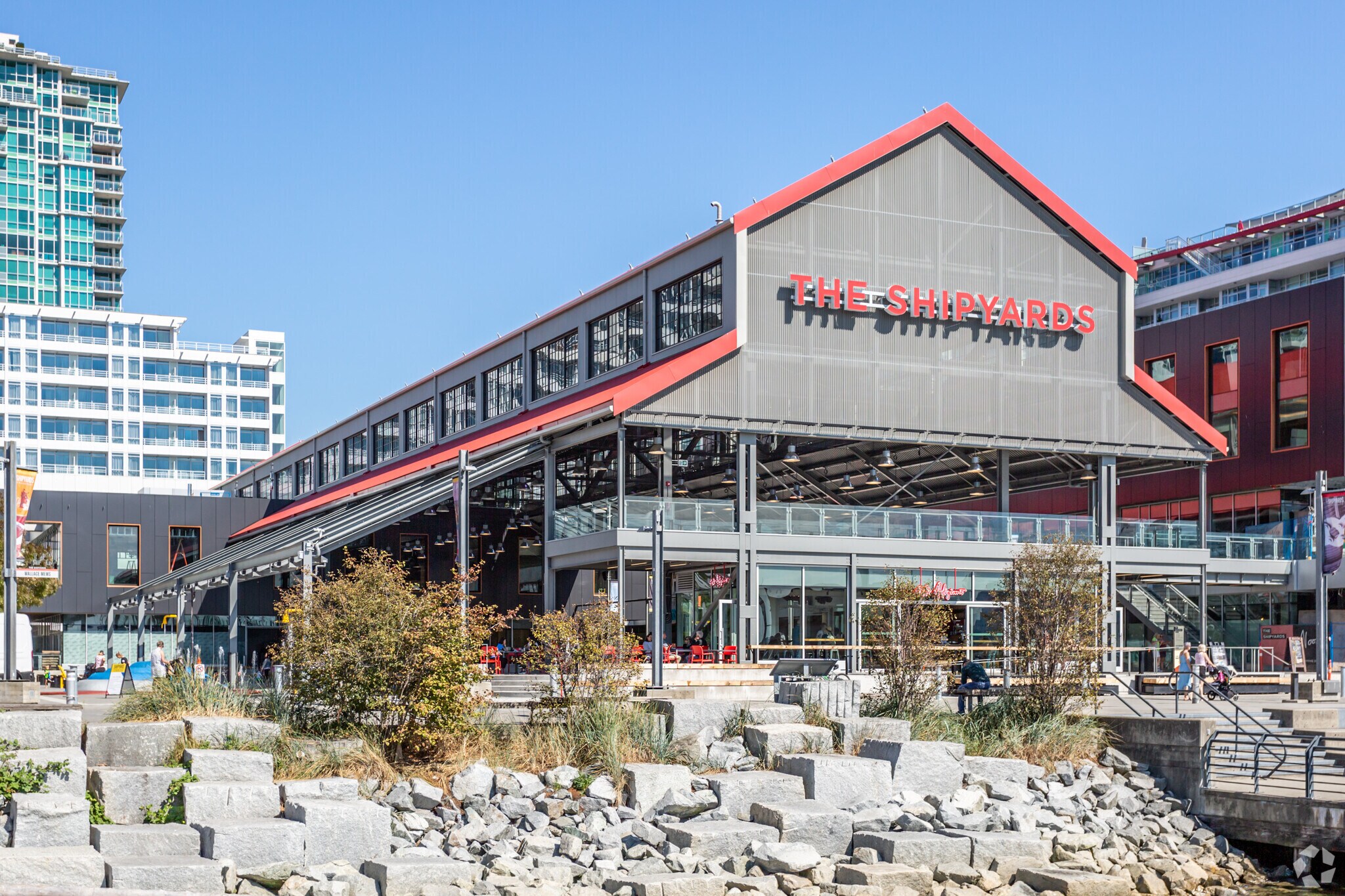 125 Victory Ship Way, North Vancouver, BC en alquiler Foto del edificio- Imagen 1 de 5