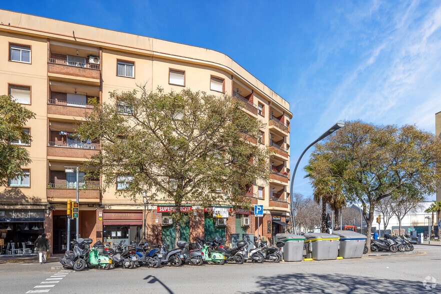 Passeig de Santa Coloma, 33-35, Barcelona, Barcelona en alquiler - Foto del edificio - Imagen 2 de 3