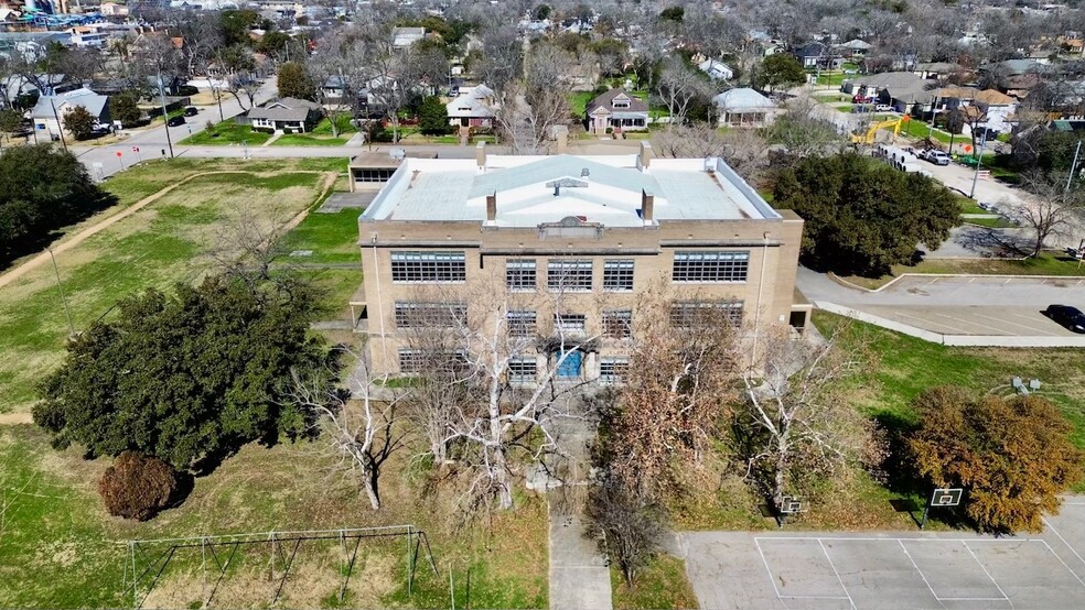 216 E College St, Seguin, TX en venta - Foto del edificio - Imagen 1 de 113