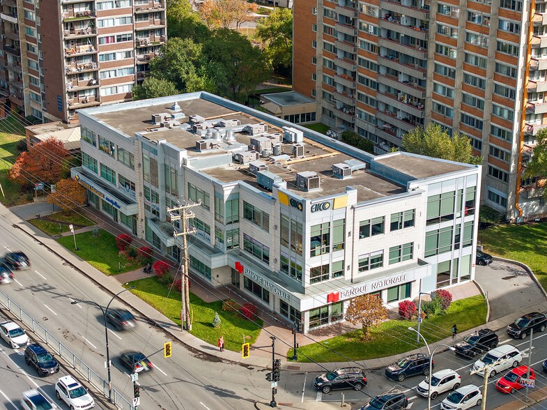 Boul. de la Côte Vertu cartera de 3 inmuebles en venta en LoopNet.es - Vista aérea - Imagen 2 de 8